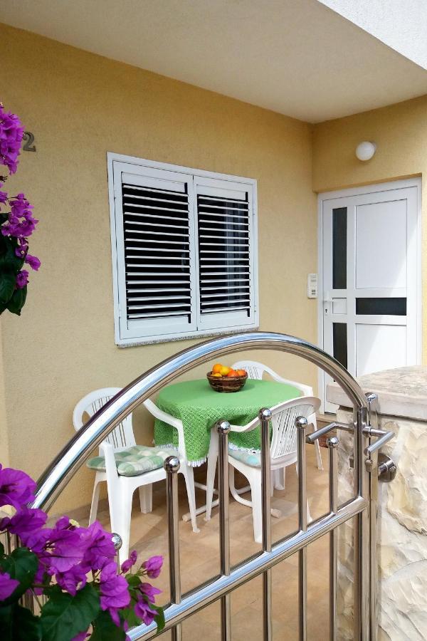 Apartments By The Sea Vinisce, Trogir - 5229 מראה חיצוני תמונה