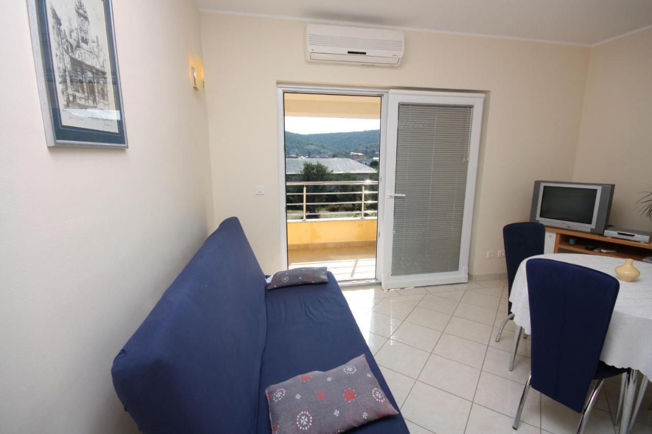 Apartments By The Sea Vinisce, Trogir - 5229 מראה חיצוני תמונה