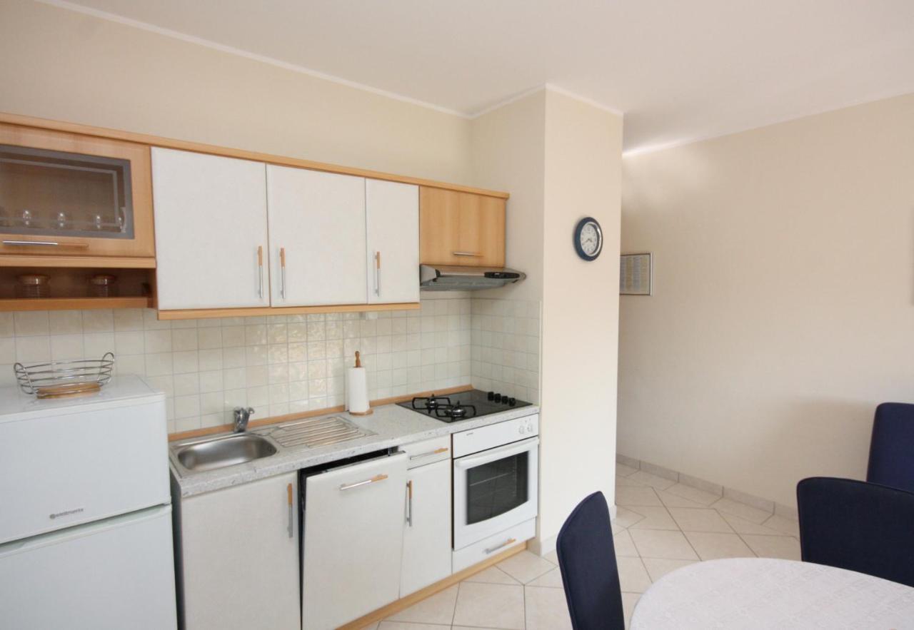 Apartments By The Sea Vinisce, Trogir - 5229 מראה חיצוני תמונה