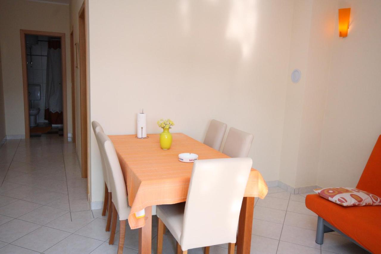 Apartments By The Sea Vinisce, Trogir - 5229 מראה חיצוני תמונה