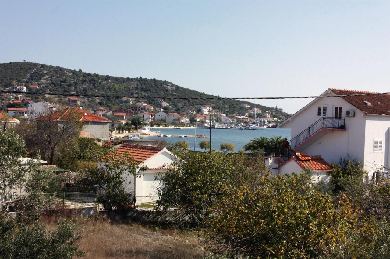 Apartments By The Sea Vinisce, Trogir - 5229 מראה חיצוני תמונה