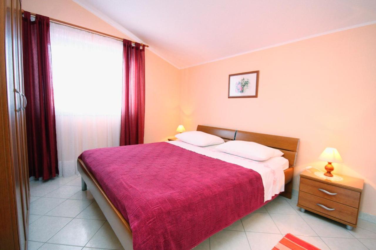 Apartments By The Sea Vinisce, Trogir - 5229 מראה חיצוני תמונה