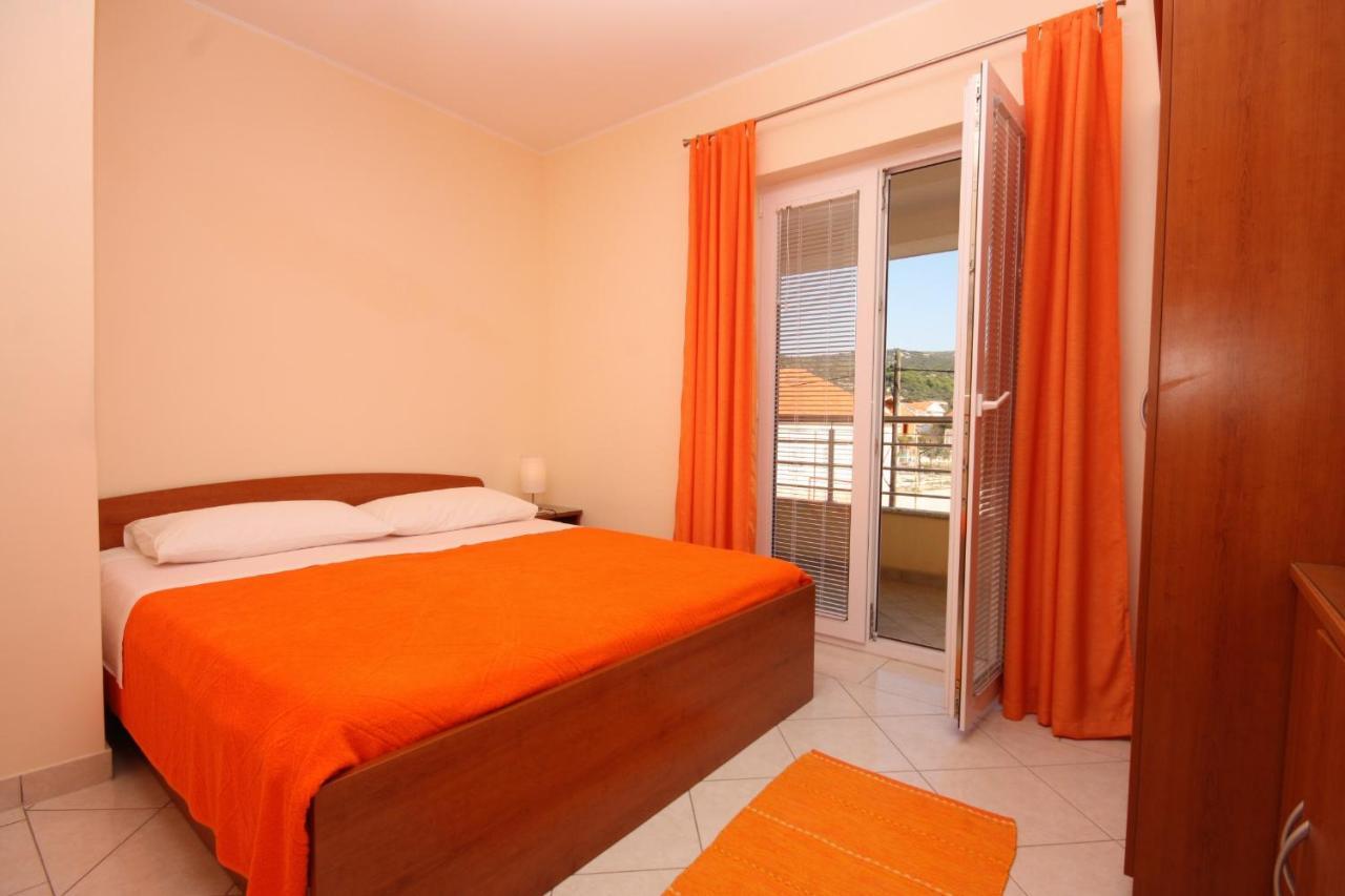 Apartments By The Sea Vinisce, Trogir - 5229 מראה חיצוני תמונה