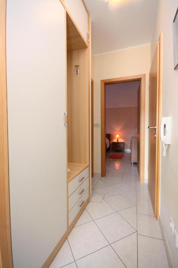 Apartments By The Sea Vinisce, Trogir - 5229 מראה חיצוני תמונה