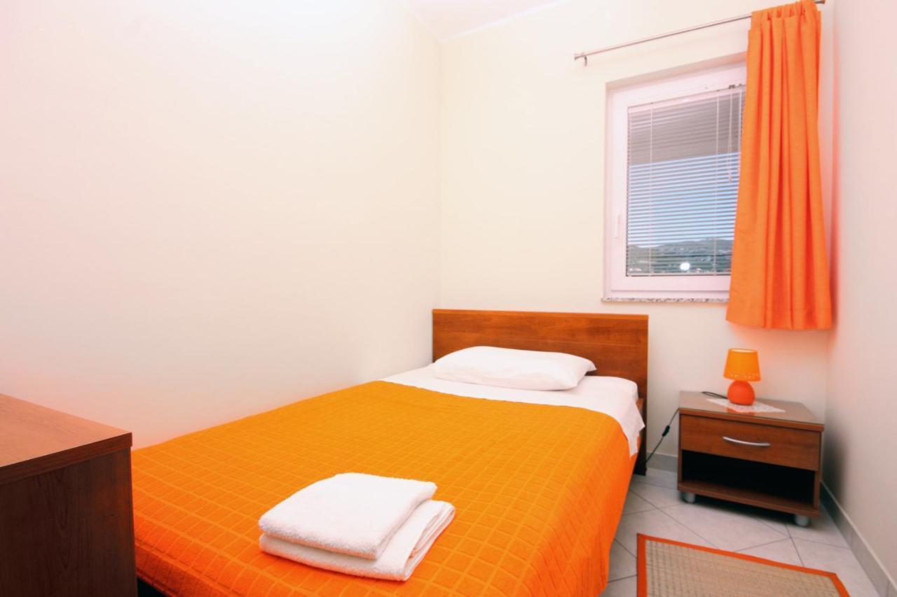 Apartments By The Sea Vinisce, Trogir - 5229 מראה חיצוני תמונה