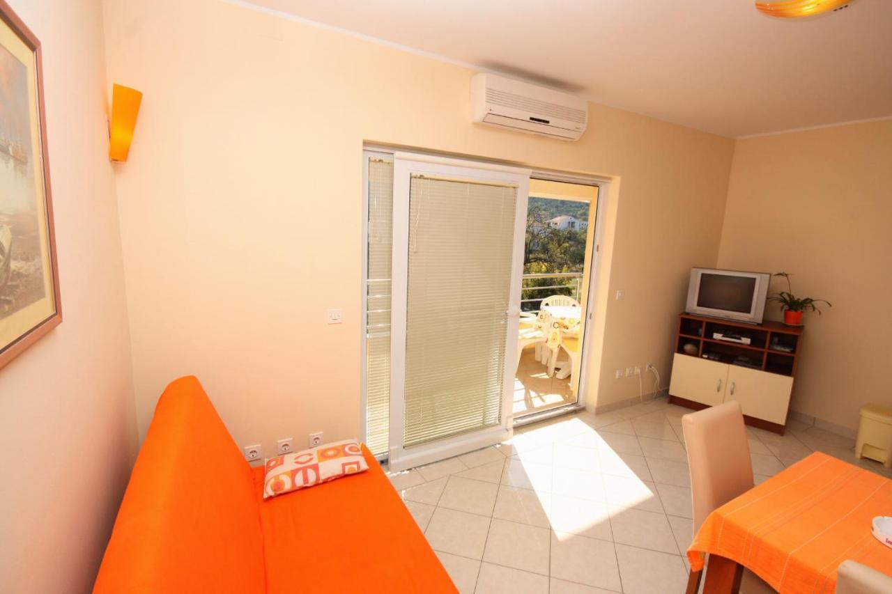 Apartments By The Sea Vinisce, Trogir - 5229 מראה חיצוני תמונה