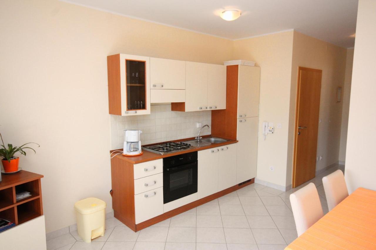 Apartments By The Sea Vinisce, Trogir - 5229 מראה חיצוני תמונה