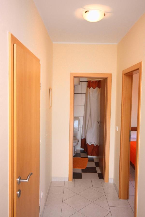 Apartments By The Sea Vinisce, Trogir - 5229 מראה חיצוני תמונה